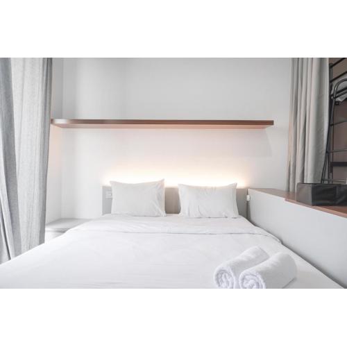 Comfort and Warm Studio Room at West Vista Apartment By Travelio