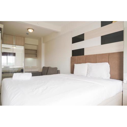 Comfort Living and Minimalist 1BR at Bassura City Apartment By Travelio