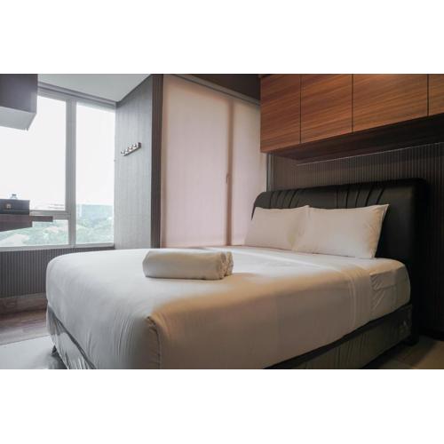 Comfortable 1BR at Nifarro Park Apartment By Travelio