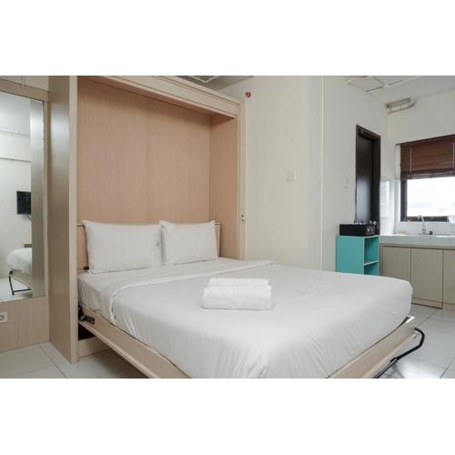 Comfortable and Homey Studio Apartment at Kebagusan City By Travelio