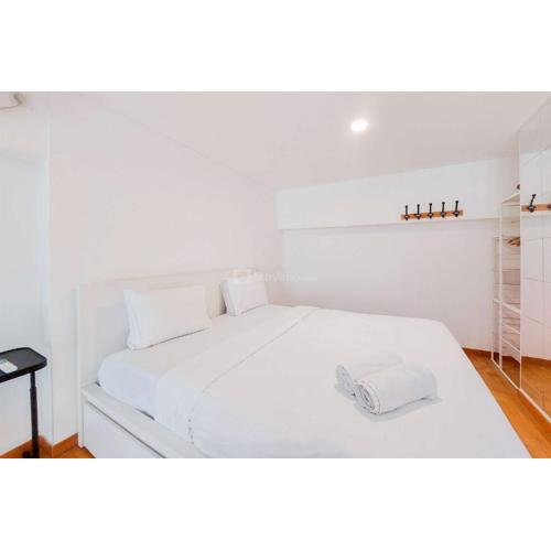 Comfortable and Homey Studio Loft at Kingland Avenue Apartment By Travelio