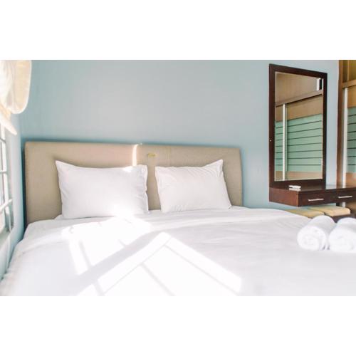 Comfortable and Minimalist 2BR at Marina Ancol Apartment By Travelio