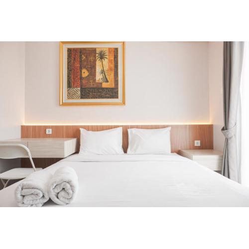 Comfortable and Minimalist Studio Apartment at Woodland Park Residence By Travelio