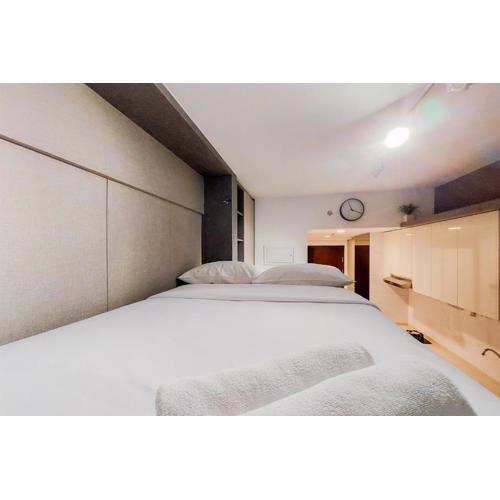 Comfortable and Simply Studio Room at Sky House BSD Apartment By Travelio