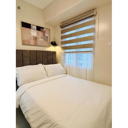 Comfortable Classy Combined - Amazing Unit Just Around the Block