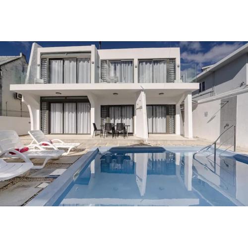 Comfortable House in Trou-aux-Biches with Terrace