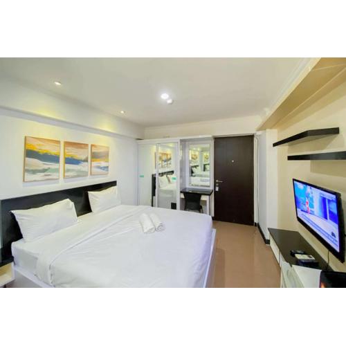 Comfortable Stay Studio at Kebagusan City Apartment By Travelio