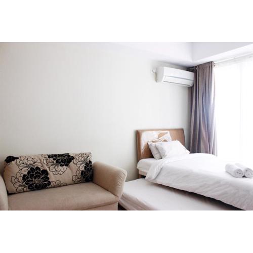 Comfortable Studio at Beverly Dago Apartment near ITB By Travelio