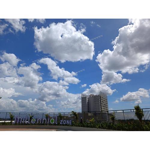 Comfortable Studio with City View Balcony - Mahata Margonda