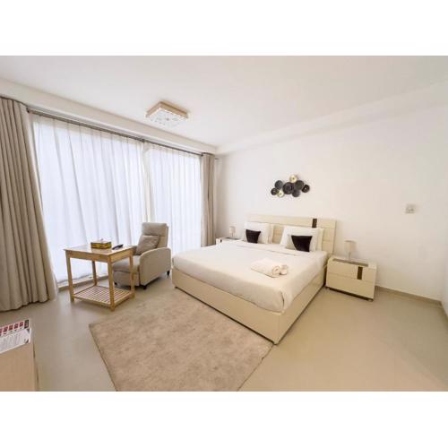 Comfortable Studio with Natural Light and Amenities