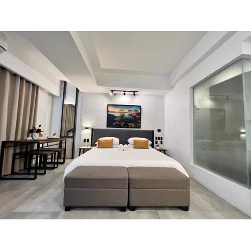 Comfty, Chic & Spacious Room with Parking & WiFi