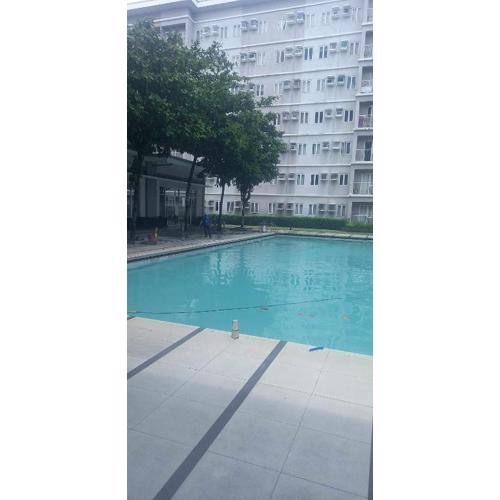 Comfy 1 Bedroom with Netflix & Free Wifi - Trees Residences Condominium