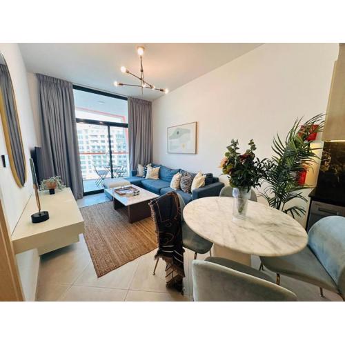 Comfy 1br In Al Jaddaf Balcony Parking