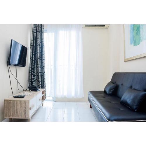 Comfy 2BR Mutiara Bekasi Apartement By Travelio