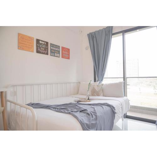 Comfy and Best Deal Studio Sky House BSD Apartment near AEON By Travelio