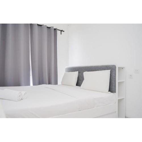 Comfy and Cozy Stay Studio Room at Sky House BSD Apartment By Travelio