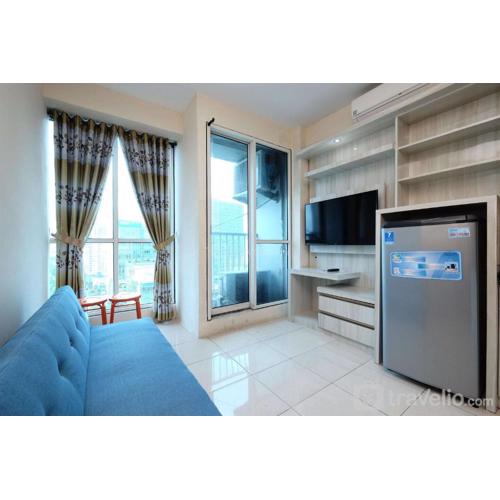 Comfy and Elegant 2BR Tifolia Apartment Pulomas Rawamangun By Travelio