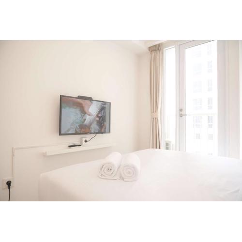 Comfy and Enjoy Studio at Tokyo Riverside PIK 2 Apartment By Travelio