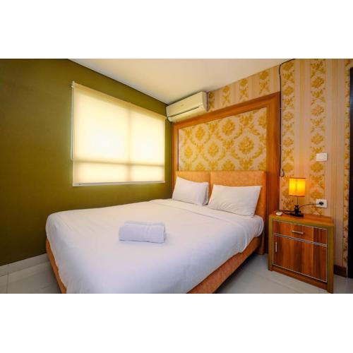 Comfy and Minimalist 1BR Apartment at Atria Residence By Travelio