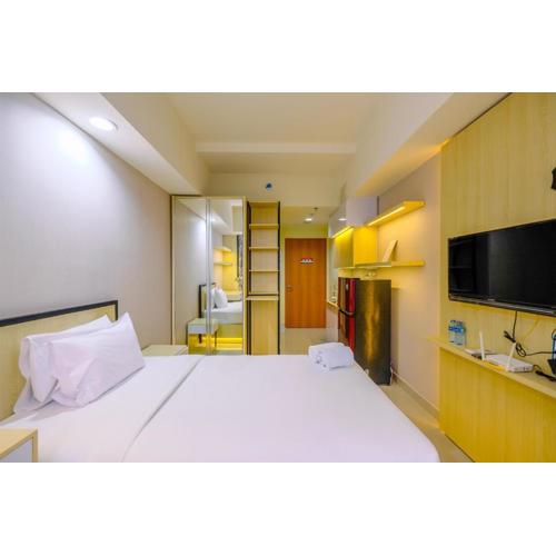 Comfy and Minimalist Studio at Evenciio Margonda Apartment By Travelio