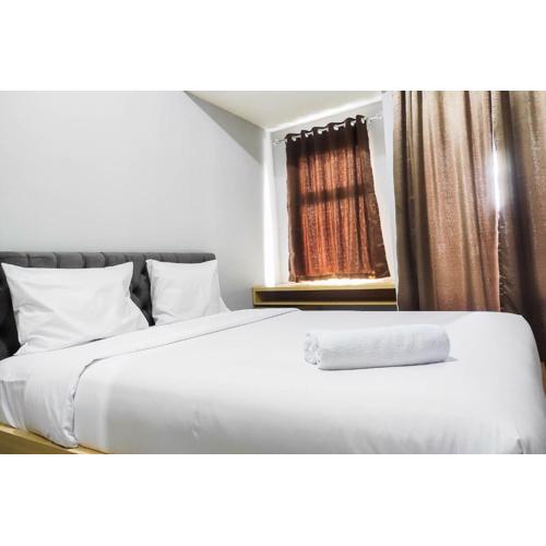 Comfy and Minimalist Studio at Vida View Apartment By Travelio