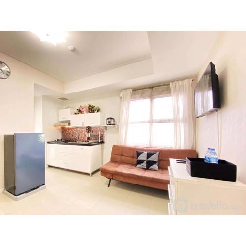 Comfy and Modern 2BR Apartment at Parahyangan Residence By Travelio