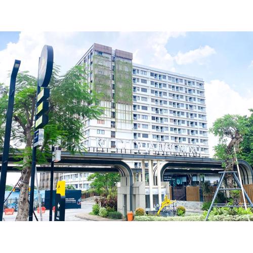 Comfy and Modern Look 1BR Gateway Park LRT City Jatibening Apartment By Travelio