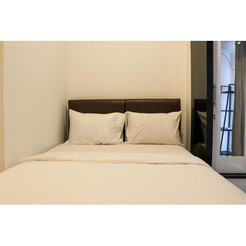 Comfy and Simply Studio Tokyo Riverside PIK 2 Apartment By Travelio