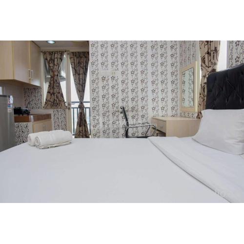 Comfy and Tidy Studio Apartment at Margonda Residence 4 near UI By Travelio