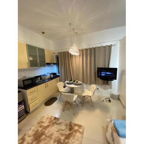 Comfy Artsy Studio in BGC