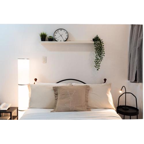 Comfy Greenbelt Suite - Fiber Wifi & Free Pool