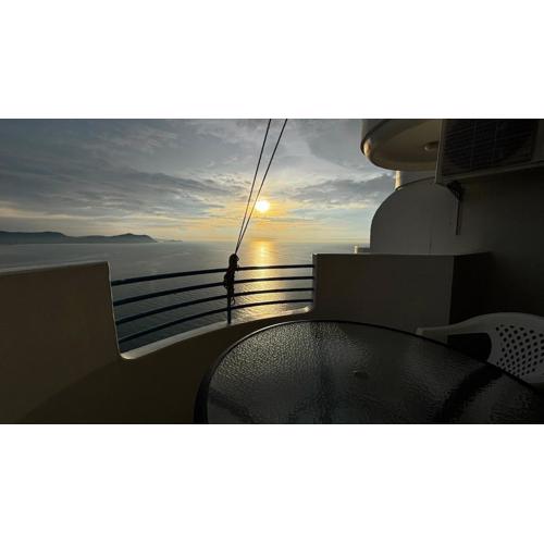 Comfy King Room with Private Beach and Ocean View