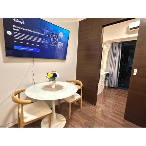 Comfy Makati Condo Wifi, Netflix and Disney