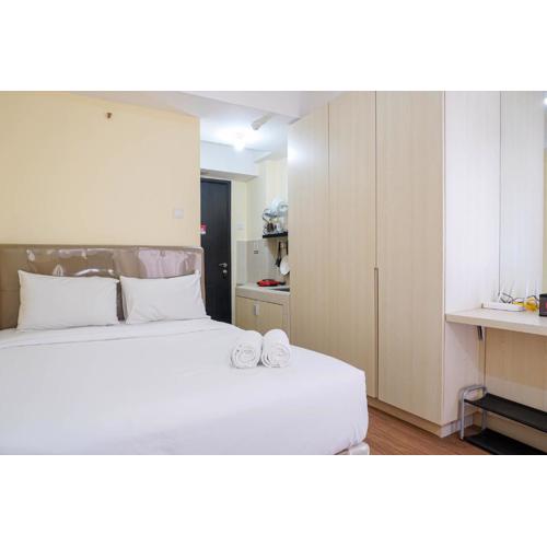 Comfy Studio Apartment at Belmont Residence Puri By Travelio