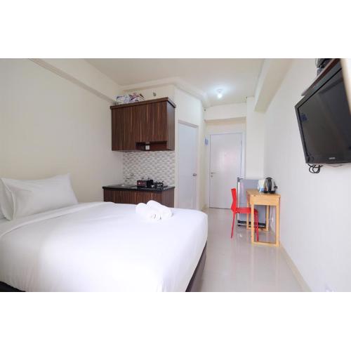Comfy Studio Apartment @ Green Pramuka City By Travelio