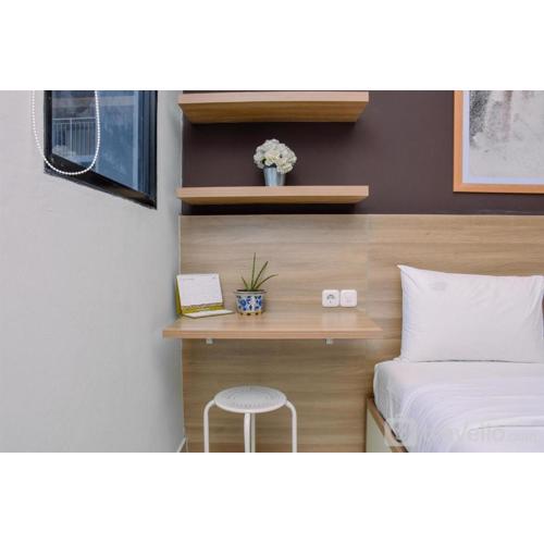 Comfy Studio Room at Evenciio Margonda Apartment By Travelio