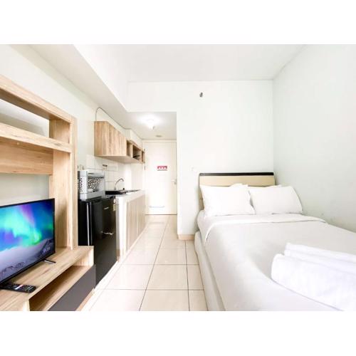 Comfy Studio Springlake Summarecon Bekasi Apartment By Travelio