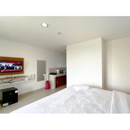 Comfy Studio with Twin Bed at Enviro Apartment By Travelio