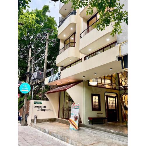 Common Living Ekkamai