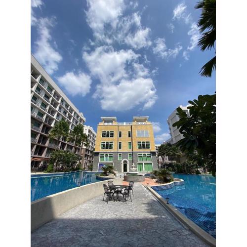 Compact Room In Wonderful Pool