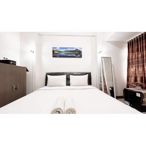 Compact Studio Room Apartment Vida View Makassar By Travelio