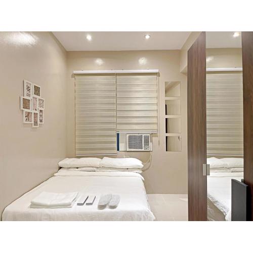 Condo along Tomas Morato w/ WiFi SmartTV & Karaoke