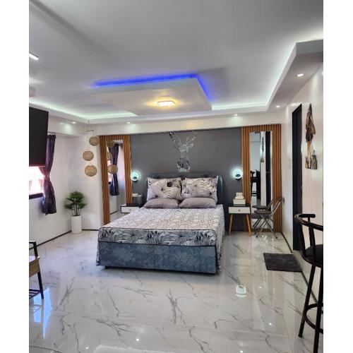 Condo Azur Suites B207 near Airport, Netflix, Stylish, Cozy with swimming pool