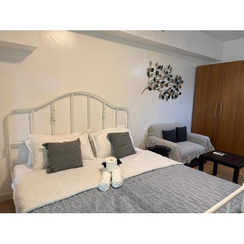 Condo in 8 ADRIATICO for Short-stay near UP Manila St Lukes & US Embassy