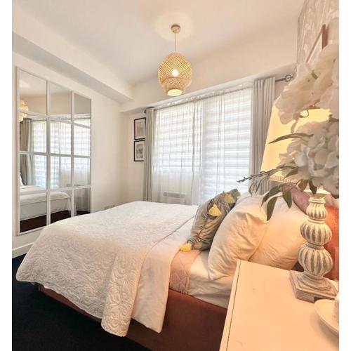 Condo in Batasan Hills with a Mountain view