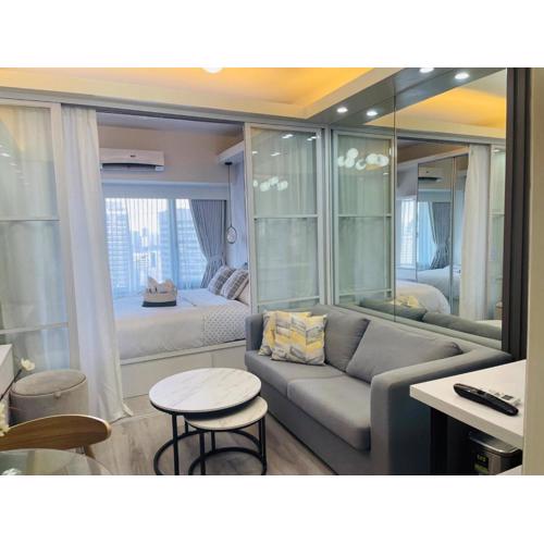 Condo in Bel- Air Arthur's Suites at Air Res skyline view