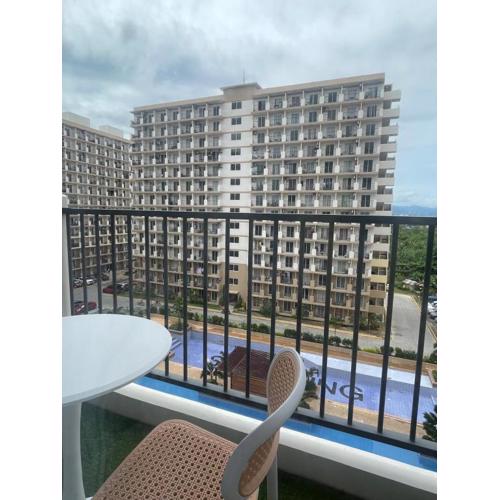 Condo near Airport, CCLEX Balcony Pool View