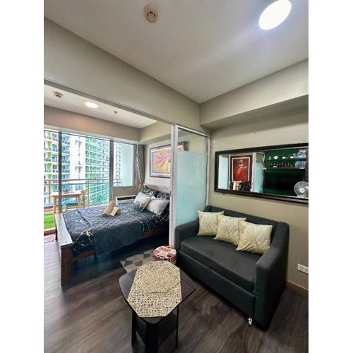 Condo near airport with PS4 and Parking