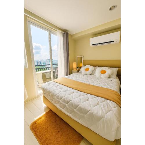 Condo near Ayala Mall Cebu & IT Park - Sea and City View with Balcony