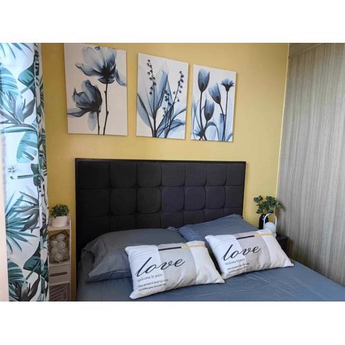 Condo Near MOA, NAIA, PICC, & CCP that is comfy with a view!